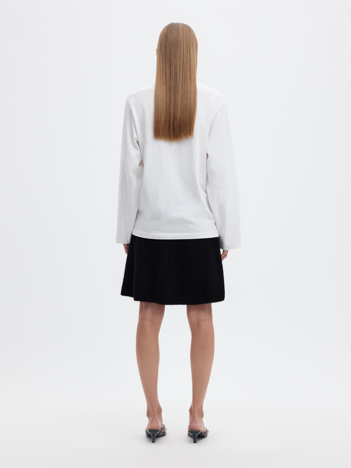 model_shot-back